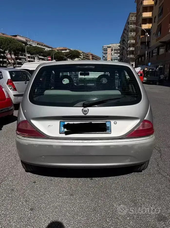 Usata Lancia Ypsilon 80 CV (58 kW) 2002 Grigio Utilitaria