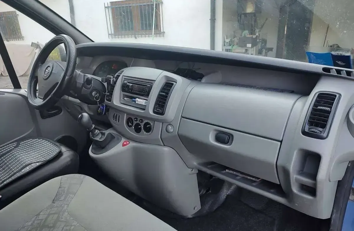 Usata Opel Vivaro 101 CV (74 kW) 2006 Blu/azzurro Monovolume