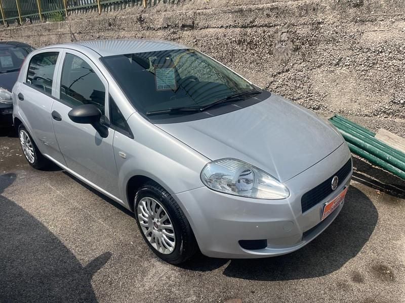 Usata Fiat Grande Punto 75 CV (55 kW) 2012 Argento Utilitaria