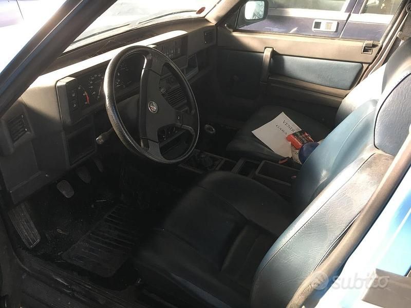 Usata Alfa Romeo 75 120 CV (88 kW) 1987 Blu Berlina