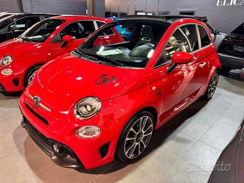 Usata Abarth 595C 145 CV (106 kW) 2021 Rosso pastello Cabrio