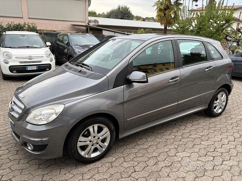 Usata Mercedes B180 Chrome 109 CV (80 kW) 2010 Grigio Monovolume
