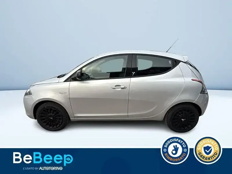 Usata Lancia Ypsilon 69 CV (50 kW) 2015 Grigio metallizzato Utilitaria