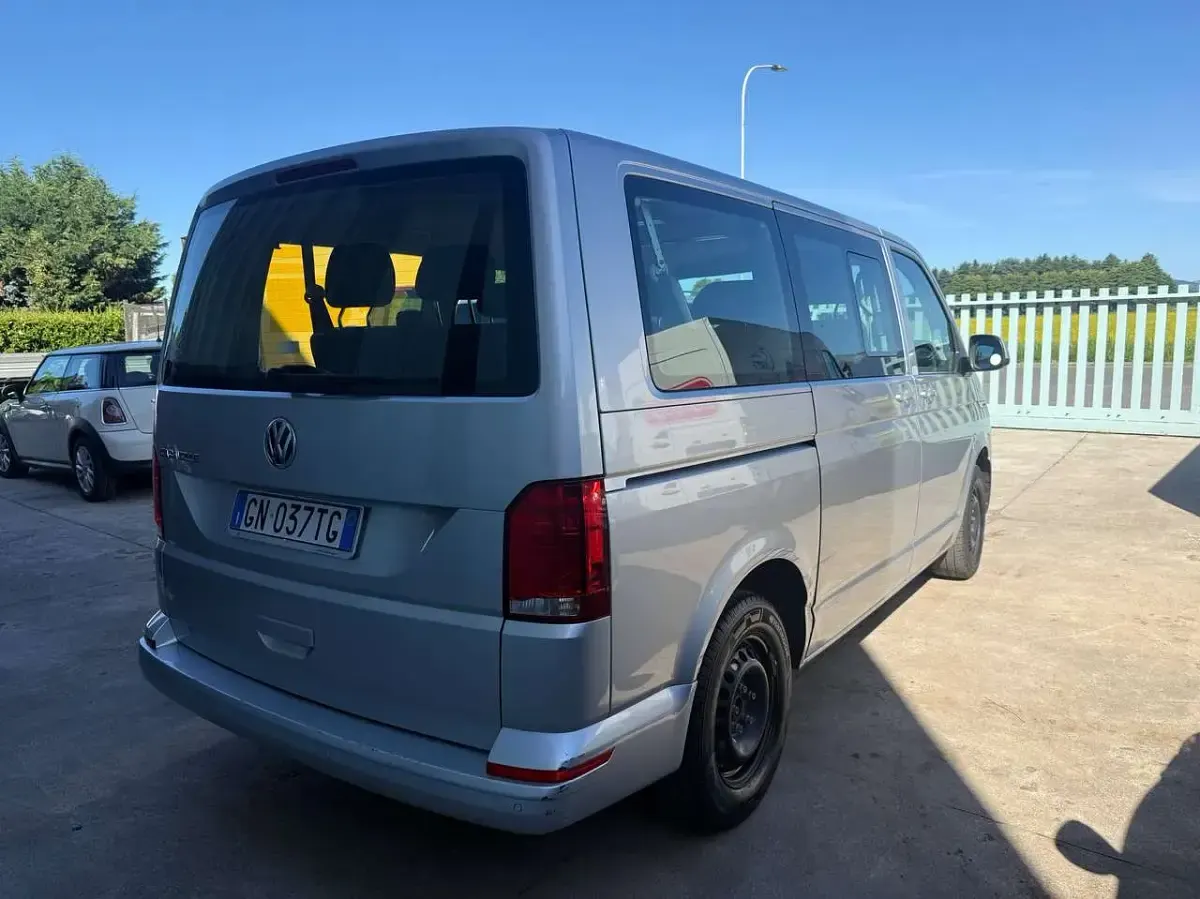 Usata VW Caravelle 150 CV (110 kW) 2023 Argento Furgone