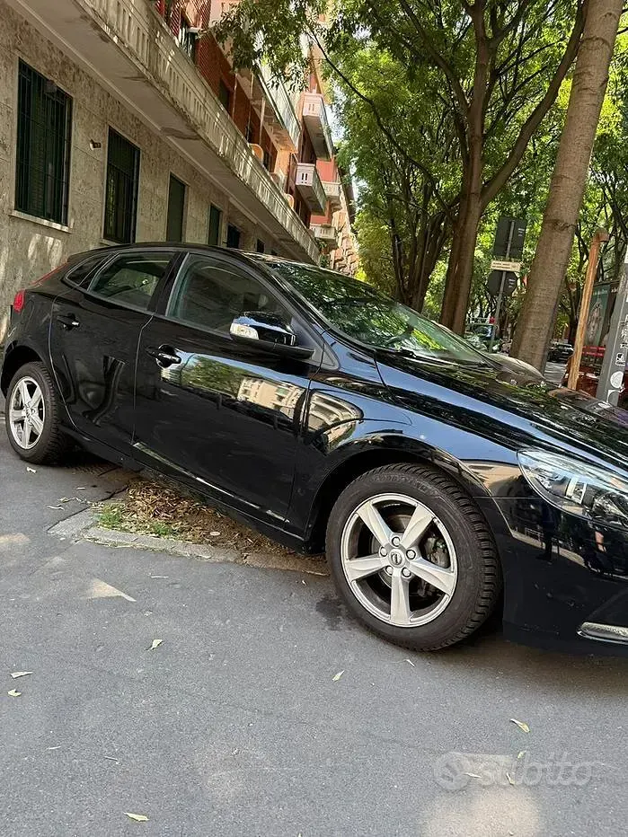 Usata Volvo V40 120 CV (88 kW) 2018 Berlina
