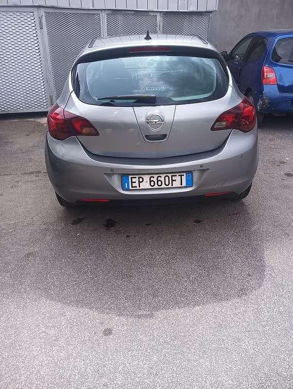Usata Opel Astra Cosmo 131 CV (96 kW) 2012 Berlina