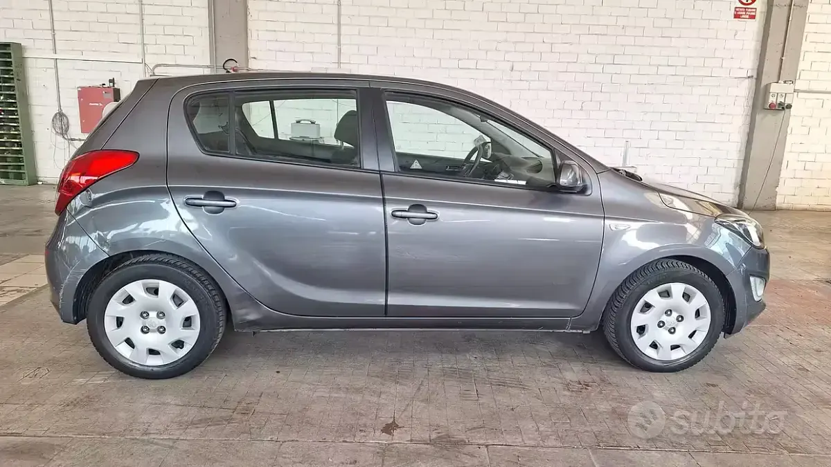 Usata Hyundai i20 85 CV (62 kW) 2015 Grigio Utilitaria