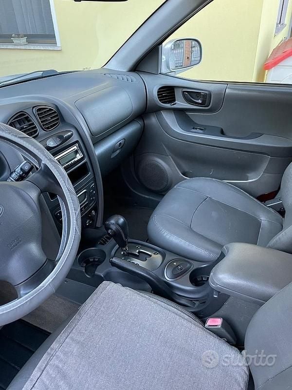 Usata Hyundai Santa Fe 112 CV (82 kW) 2002 Grigio SUV