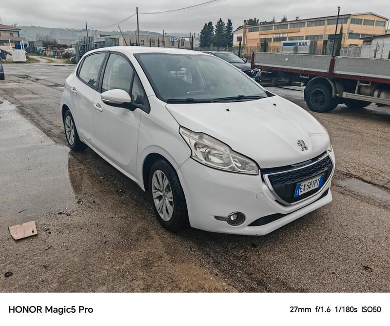 Usata Peugeot 208 91 CV (66 kW) 2015 Bianco Utilitaria