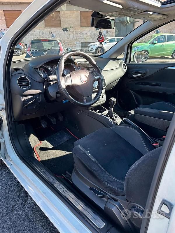 Usata Fiat Punto Sport 95 CV (69 kW) 2012 Bianco Utilitaria