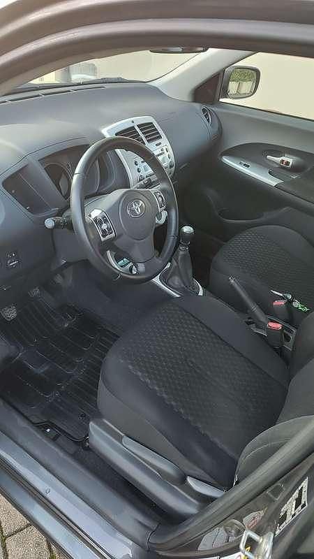 Usata Toyota Urban Cruiser Sol 90 CV (66 kW) 2009 Grigio SUV