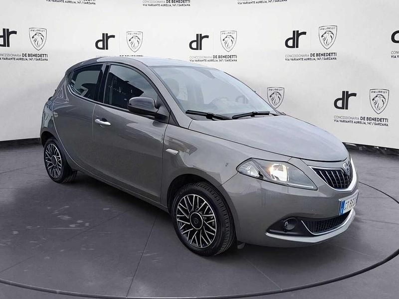 Begagnad Lancia Ypsilon S 69 HK (50 kW) 2024 Grå Halvkombi