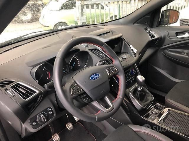 Usata Ford Kuga 120 CV (88 kW) 2018 Bianco SUV