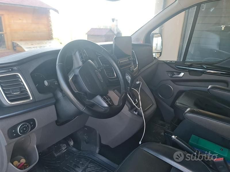 Usata Ford Tourneo Custom Active 185 CV (136 kW) 2021 Blu Furgone