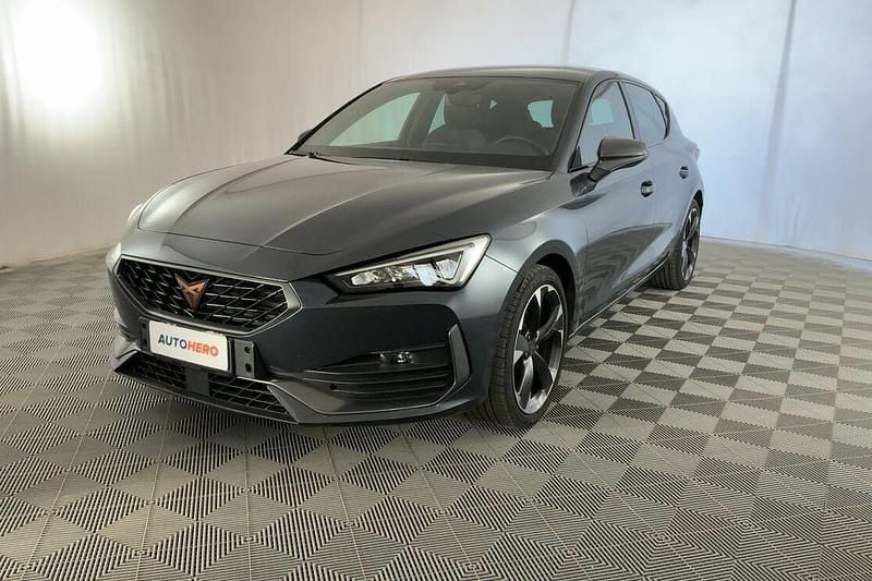 Grigio Usata 2023 Cupra Leon Tre volumi | 24.099 € (Ottimo prezzo) - Immagine 1/4