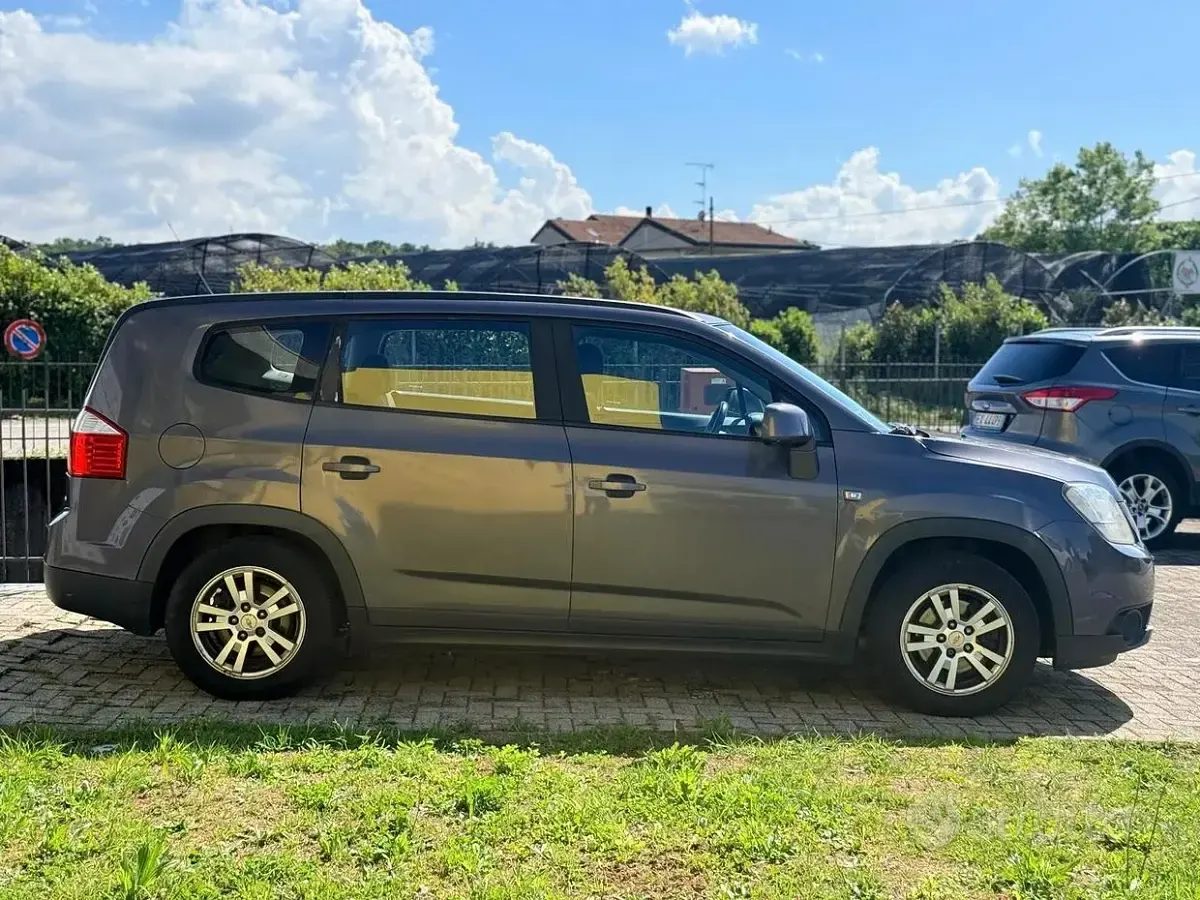 Usata Chevrolet Orlando LT 141 CV (103 kW) 2011 Marrone Monovolume