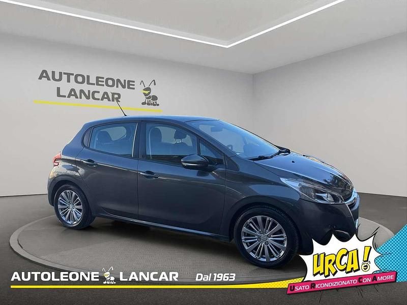 Grigio Usata 2015 Peugeot 208 Allure Due volumi | 8280 € (Buon prezzo) - Immagine 1/4