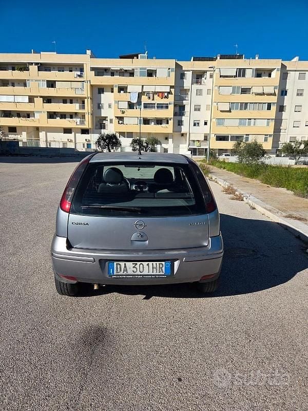 Usata Opel Corsa 69 CV (50 kW) 2006 Grigio Berlina