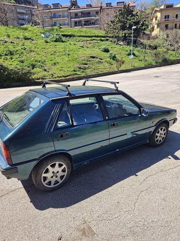 Usado Lancia Delta 90 CV (66 kW) 1992 Utilitario