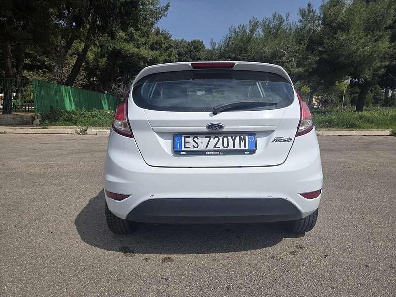 Usata Ford Fiesta 97 CV (71 kW) 2014 Bianco Utilitaria