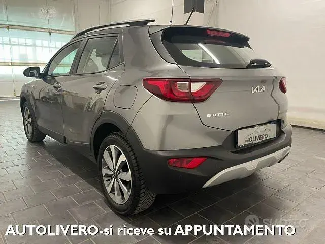 Usata Kia Stonic 84 CV (61 kW) 2023 Grigio SUV