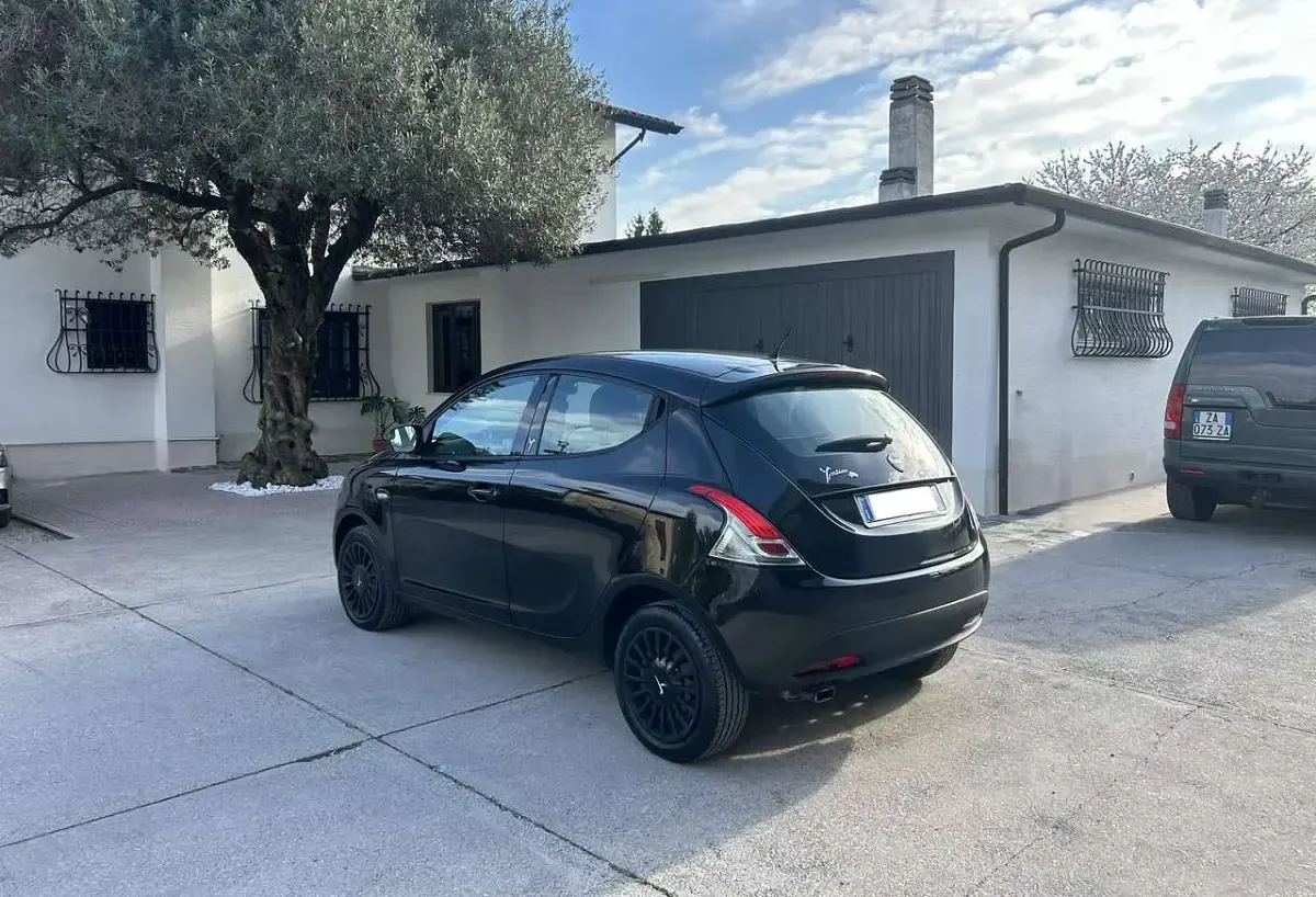 Usata Lancia Ypsilon S 95 CV (69 kW) 2015 Nero Utilitaria