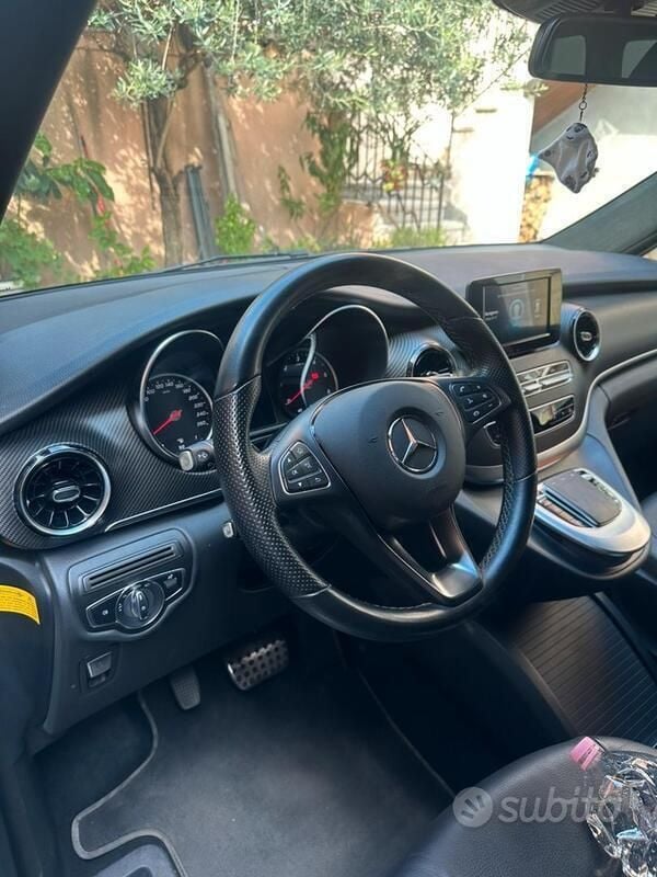 Usata Mercedes V250 AMG 190 CV (139 kW) 2022 Nero Monovolume