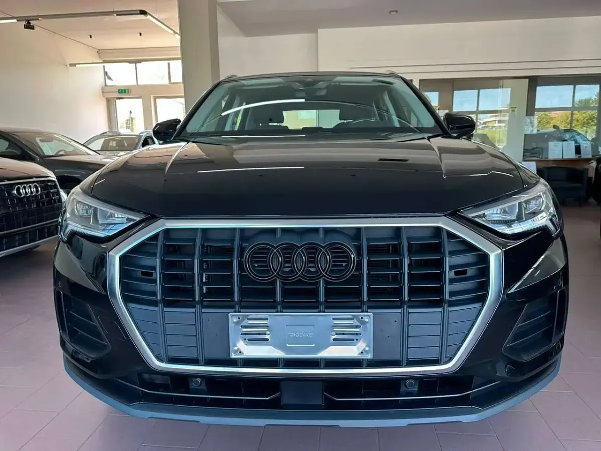 Usata Audi Q3 Ambiente 150 CV (110 kW) 2020 Nero metallizzato mythos SUV