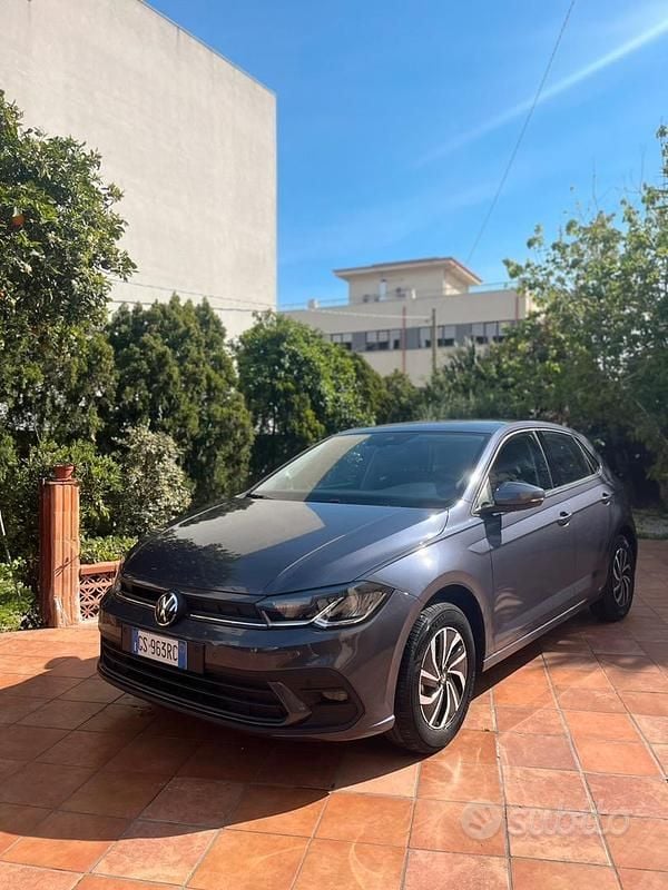 Grigio Usata 2023 VW Polo Life Berlina | 15.500 € (Super prezzo) - Immagine 1/4