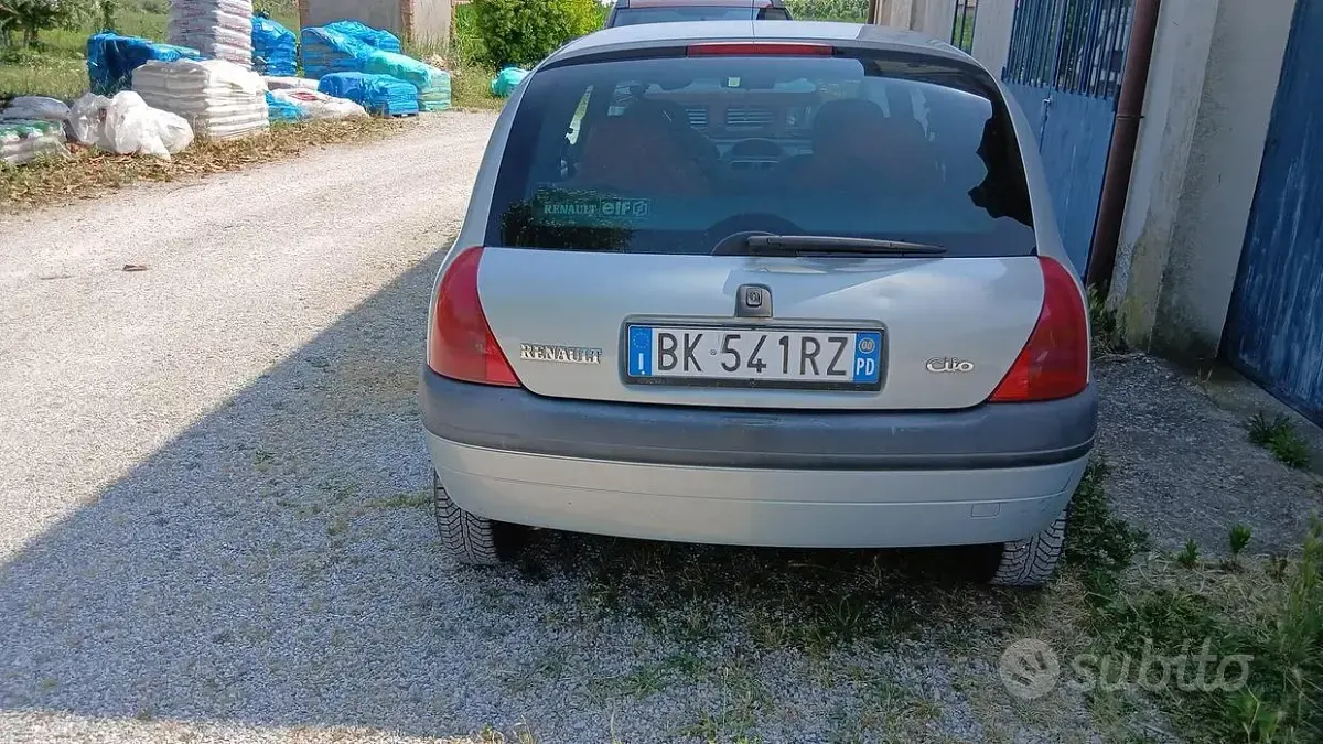 Usata Renault Clio 58 CV (42 kW) 2000 Grigio Berlina
