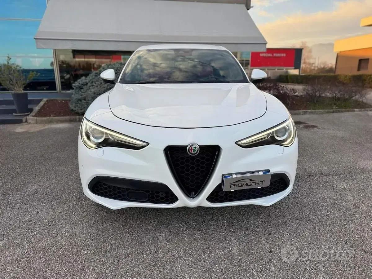 Usata Alfa Romeo Stelvio Veloce 209 CV (153 kW) 2021 Bianco SUV