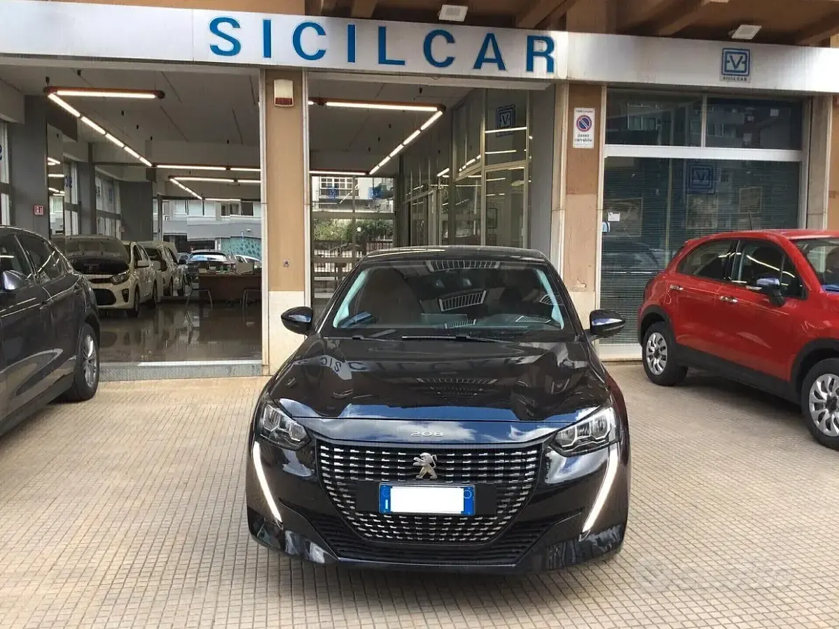 Usata Peugeot 208 Allure 101 CV (74 kW) 2023 Nero Utilitaria