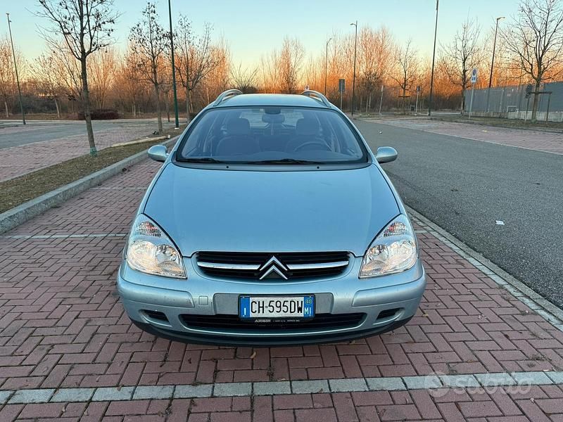 Grigio Usata 2003 Citroën C5 Elegance Station wagon | 2500 € - Immagine 1/4
