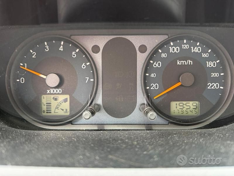 Usata Ford Fiesta 75 CV (55 kW) 2003 Grigio Utilitaria
