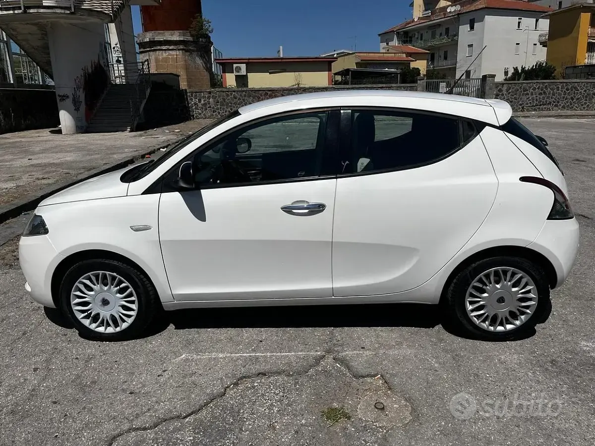 Usata Lancia Ypsilon 95 CV (69 kW) 2017 Bianco Utilitaria