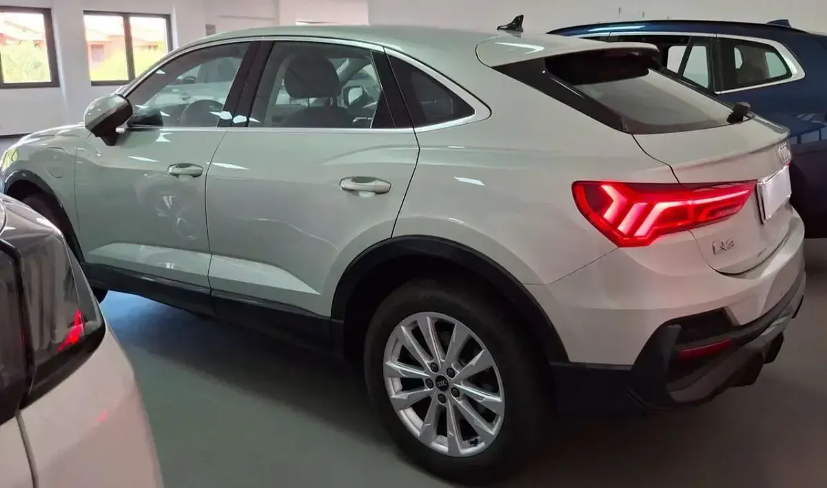 Usata Audi Q3 Sportback Ambiente 150 CV (110 kW) 2023 Grigio SUV