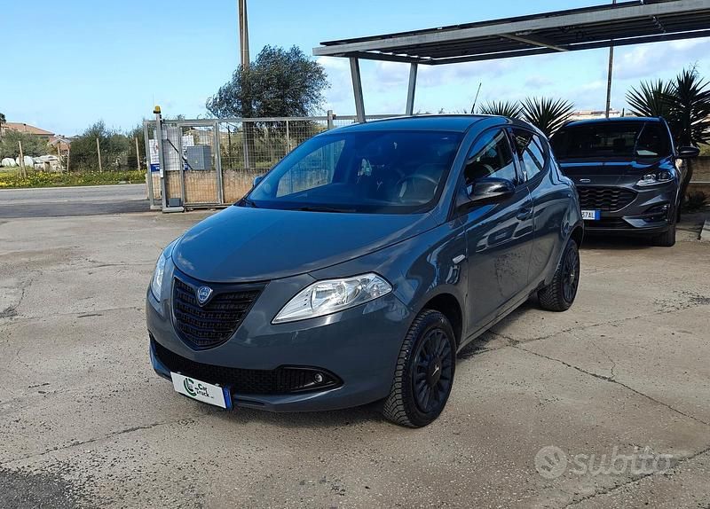 Usata Lancia Ypsilon 86 CV (63 kW) 2014 Grigio Utilitaria