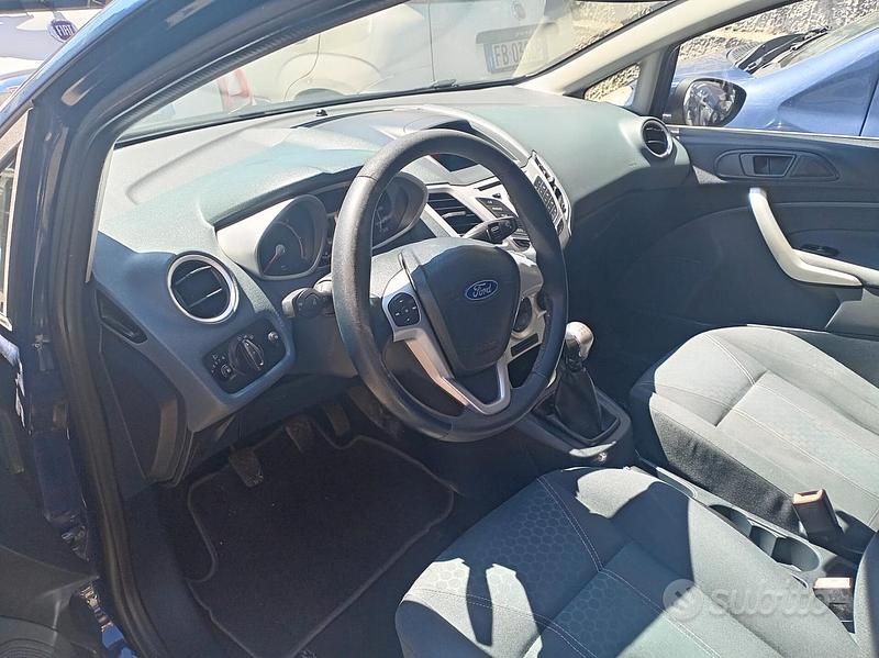 Usata Ford Fiesta Titanium 70 CV (51 kW) 2009 Blu Utilitaria
