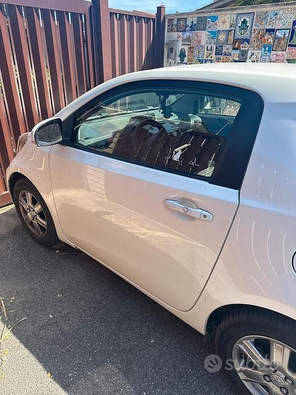 Usata Toyota iQ 2010 Bianco Utilitaria