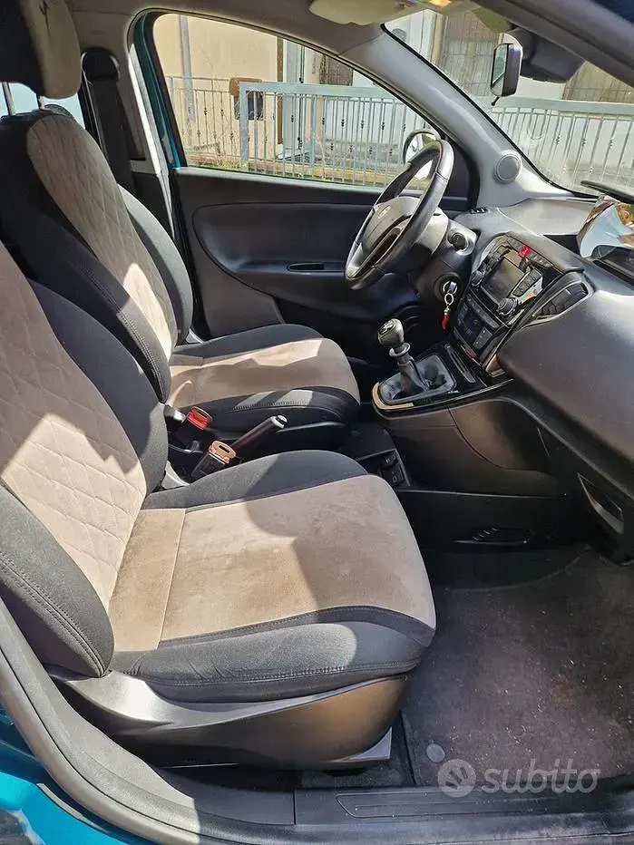 Usata Lancia Ypsilon 69 CV (50 kW) 2020 Verde Utilitaria