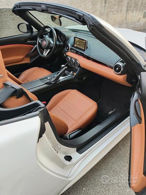 Usata Fiat 124 Spider Lusso 140 CV (102 kW) 2017 Bianco Cabrio