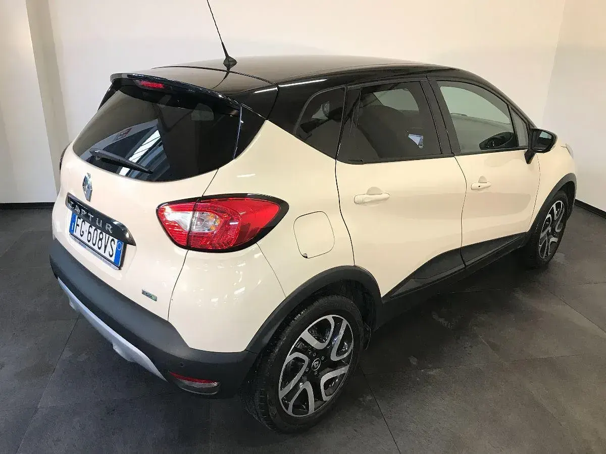 Usata Renault Captur Intens 110 CV (80 kW) 2017 Beige SUV