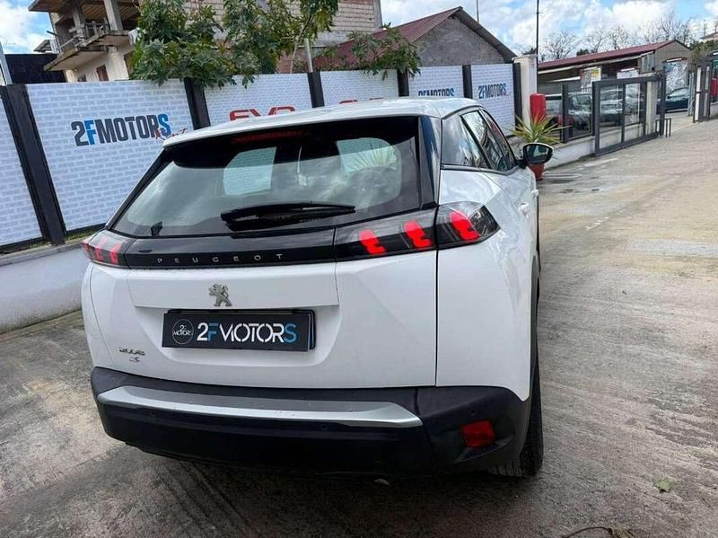 Usata Peugeot 2008 Active 102 CV (75 kW) 2021 Bianco SUV