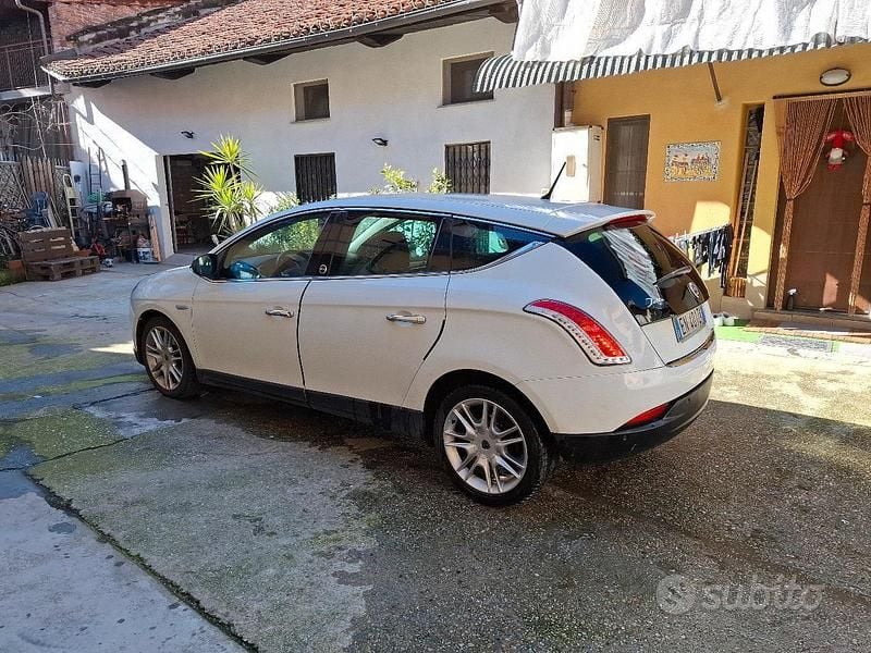 Usata Lancia Delta Silver 120 CV (88 kW) 2012 Bianco Utilitaria