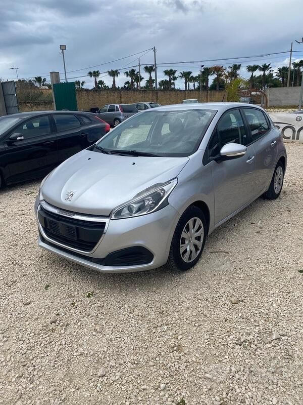 Usata Peugeot 208 Active 75 CV (55 kW) 2016 Grigio Utilitaria