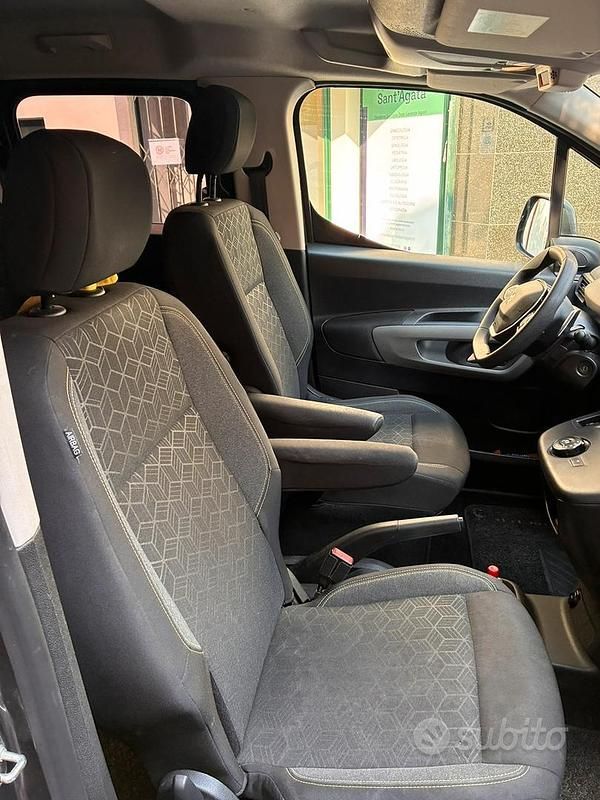 Usata Peugeot Rifter 131 CV (96 kW) 2020 Grigio Monovolume