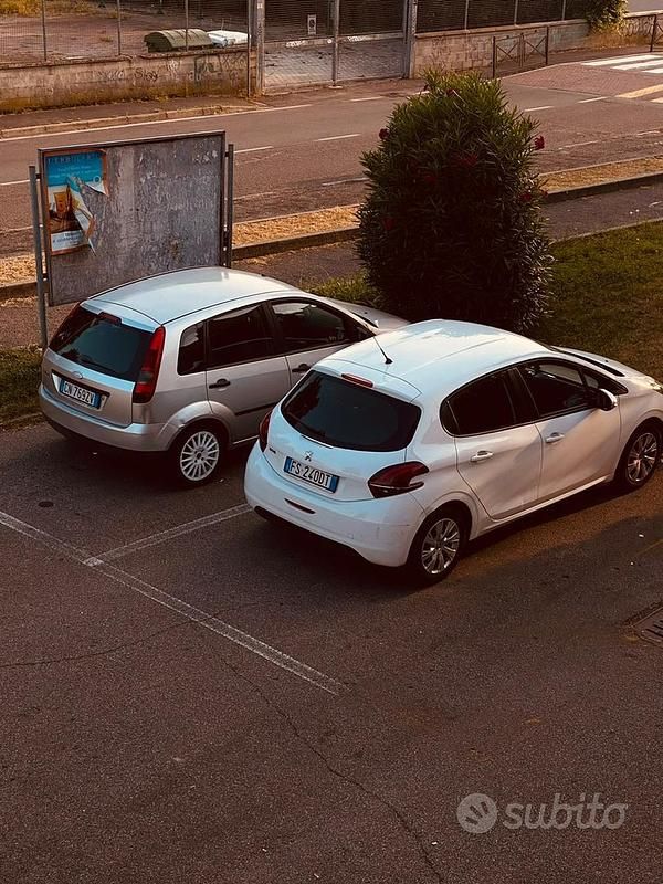 Usata Ford Fiesta 75 CV (55 kW) 2004 Grigio Utilitaria