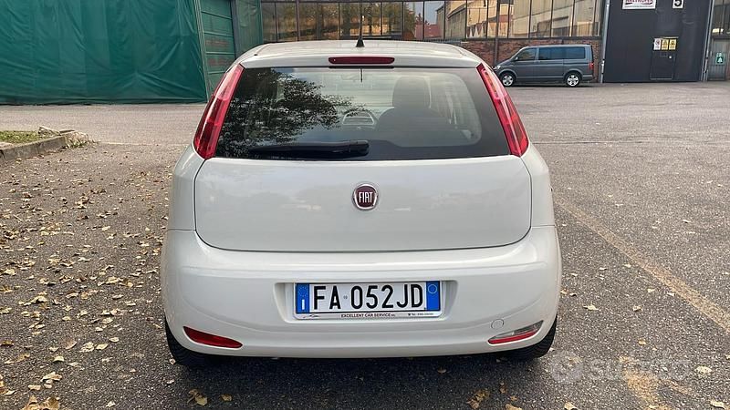 Usata Fiat Grande Punto 65 CV (47 kW) 2015 Bianco Utilitaria