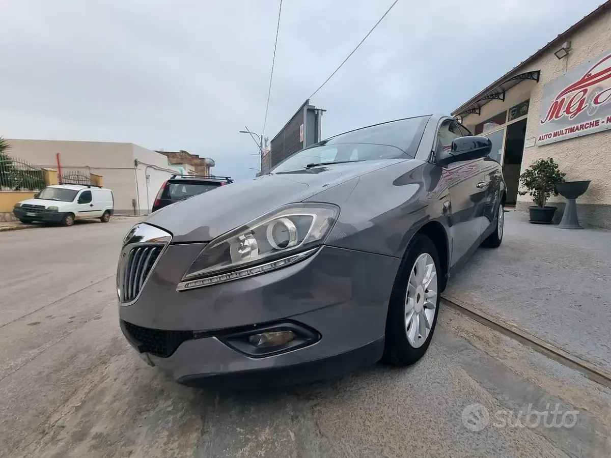 Usata Lancia Delta 120 CV (88 kW) 2010 Grigio Utilitaria