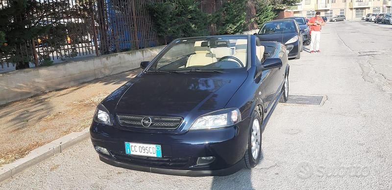 Usata Opel Astra Cabriolet 90 CV (66 kW) 2002 Blu Cabrio